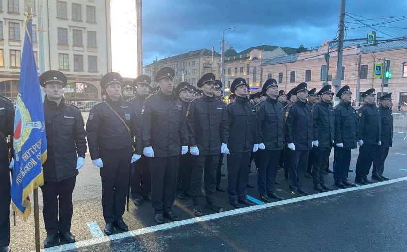 В Туле прошла репетиция Парада Победы Это первая репетиция шествия на площади Ленина. Оттачивать движения будут 3 и 5 мая, а генеральную репетицию проведут 7 мая в 10:00. К слову, колонна полицейских пройдет по площади и проспекту Ленина на 9 мая впервые. ПОДРОБНЕЕ