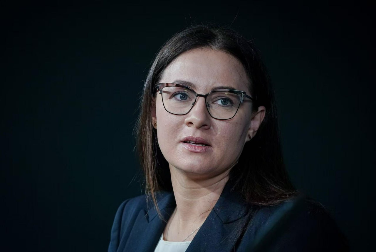Президент Украины Владимир Зеленский предложит должность премьер-министра республики первому вице-премьеру Юлии Свириденко. Об этом сообщают телеканал «Общественное» и «РБК-Украина» со ссылкой на источники.