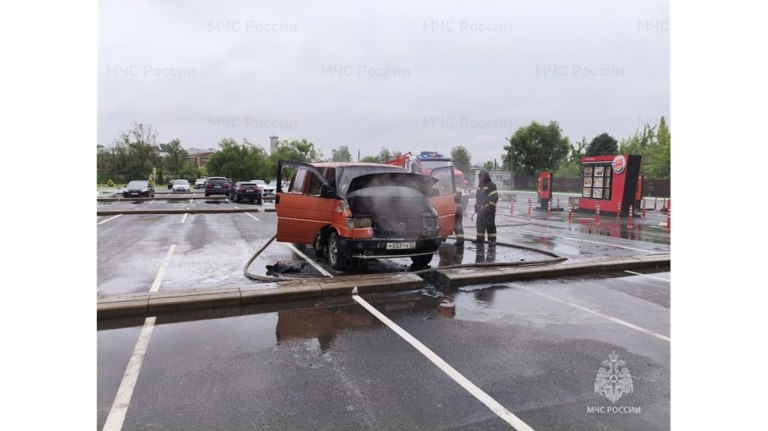 МЧС: в Клинцах произошел пожар автомобиля, обошлось без жертв       Возгорание произошло на улице Дзержинского. ƃℾ   подписаться  прислать новость