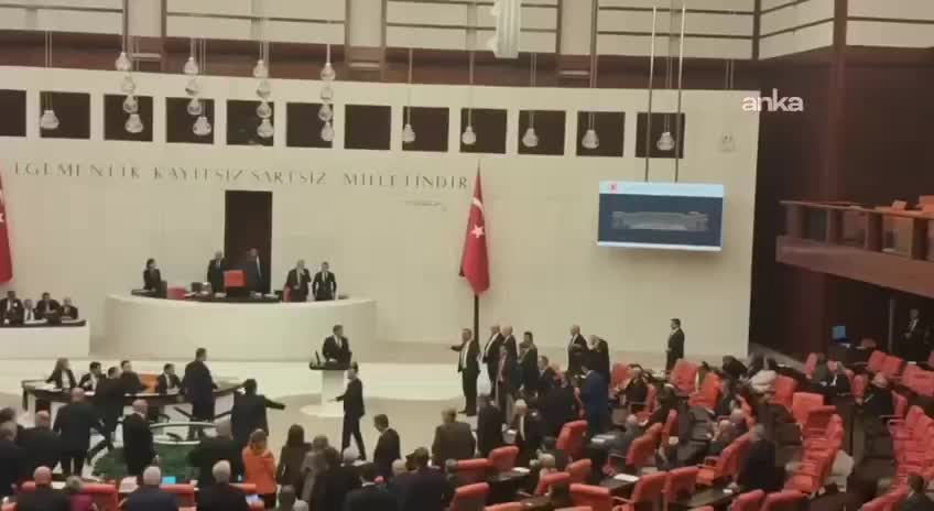 Драка между депутатами в турецком парламенте во время обсуждения бюджета