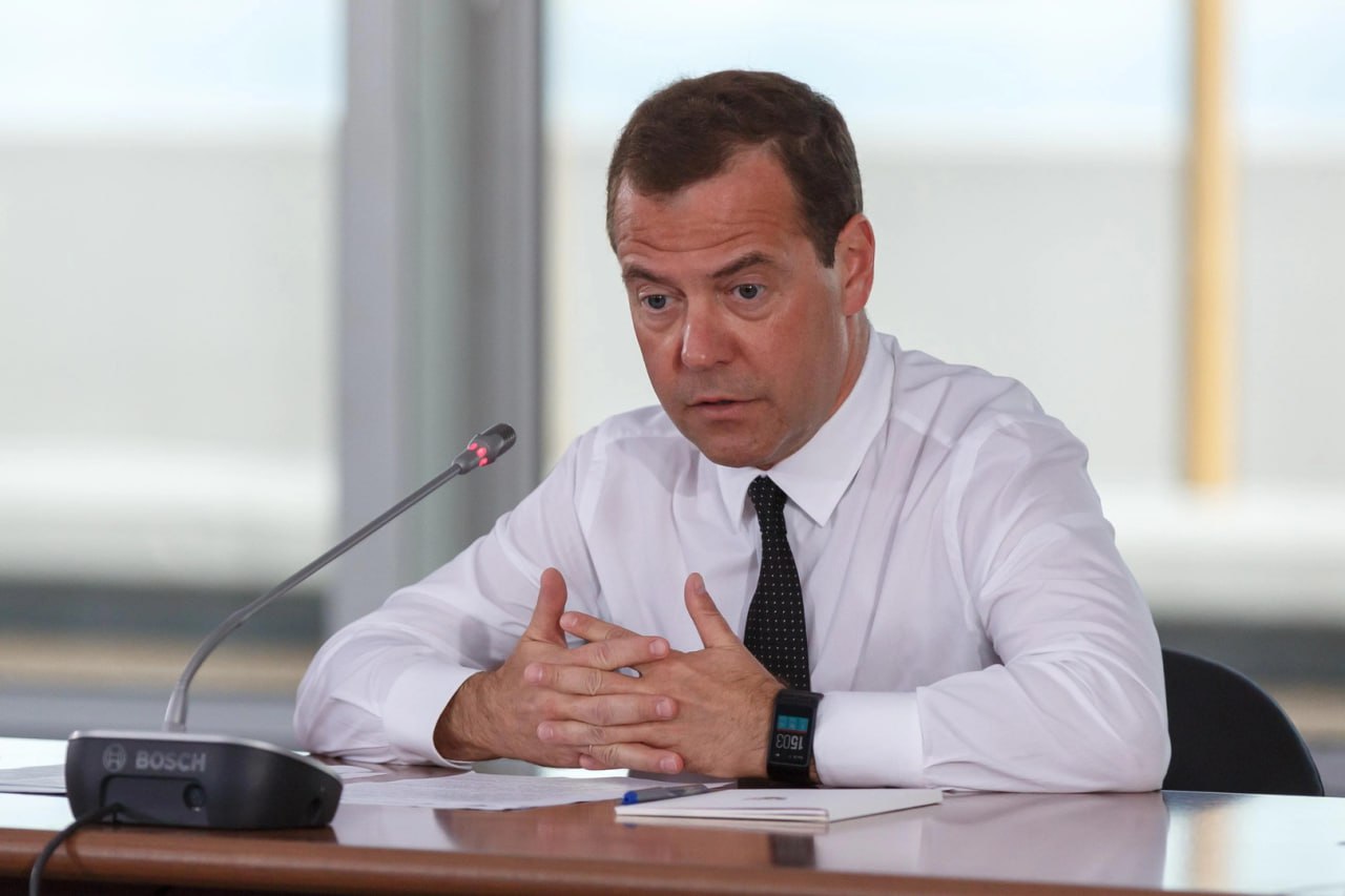 Дмитрий Медведев сегодня приедет в Пермь — он посетит несколько заводов. Об этом пишет телеграм-канал «Погоны и галстуки». Зампред Совбеза посетит пороховой завод, Мотовилихинские заводы и завод «Машиностроитель». Автор поста не исключает, что политик приедет и на «Завод им. Дзержинского». Информацию о приезде Медведева подтвердил и источник . Подписаться Прислать новость