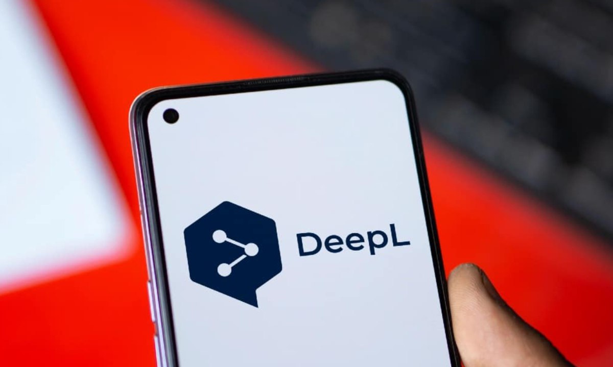 Сайт онлайн-переводчика DeepL перестал открываться, заметили пользователи из России. Официально компания не объяснила причины ограничения доступа vc.ru/services/2048578