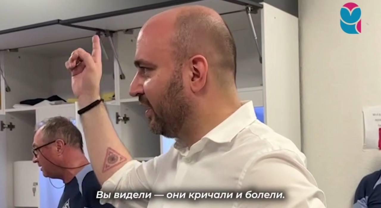 У губернатора Самарской области Вячеслава Федорищева заметили татуировку на правой руке. Первой на это обратила внимание блогер Ольга Паулова.  На предплечье у губернатора красуется треугольник, похожий на масонский глаз, но внутри круг, а не глаз. В круге тоже какие-то узоры, и уголки внутри углов треугольника. Выполнена татуировка в цветном варианте: красный треугольник и еще непонятно какой – чёрный или синий круг.   А может, это и не татуировка вовсе, а хна – временный узор?   Похоже, губернатор увлекается не только нумерологией…   Есть знатоки символов? Что это означает?   Как относитесь к татуировкам?