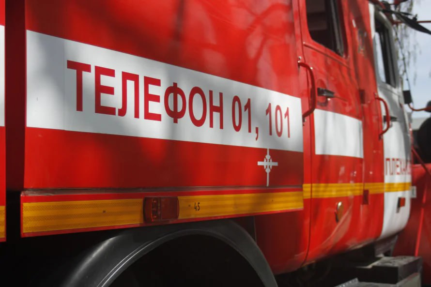 Для кого то утро понедельника было совсем недобрым В соцсетях пишут на улице Станиславского в Туле загорелся легковой автомобиль Вызвали пожарных Когда два расчета прибыли на место горящий автомобиль был потушен водителем и неравнодушными туляками Никто не пострадал