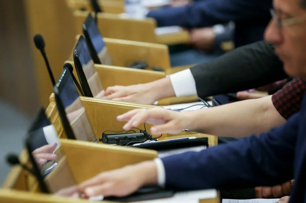 ГД приняла проект о привлечении ВС РФ для защиты арестованных за рубежом россиян Изменения вносятся в федеральные законы О гражданстве Российской Федерации и Об обороне Речь идет о тех случаях когда суд действует по поручению другого государства без участия РФ либо у такого суда нет полномочий на основе международного договора с РФ или резолюции Совбеза ООН Читать полностью  Подпишись на нас в MAX