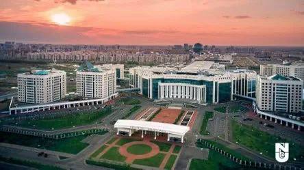 В общежитии Назарбаев Университета обнаружено тело студентки Официальные причины смерти не сообщаются. По данным пресс-службы вуза, на месте работают правоохранительные органы и психологи, оказывается помощь семье погибшей. Университет призвал воздержаться от распространения непроверенной информации, пока идёт расследование обстоятельств произошедшего. /atamekenbusiness