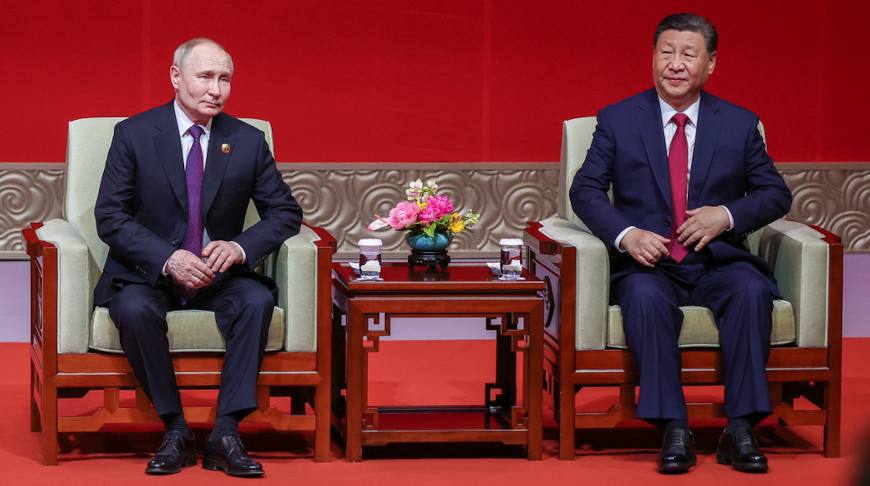 В следующую неделю Путин направится в Китай на четырехдневную поездку как сообщает пресса В рамках визита предусмотрены масштабные обсуждения между российскими и китайскими представителями Также президент планирует принять участие в саммите ШОС который состоится в Тяньцзине