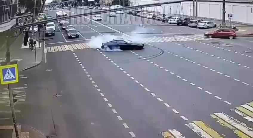 Смолянин оштрафован и лишен BMW за дрифт на перекрестке