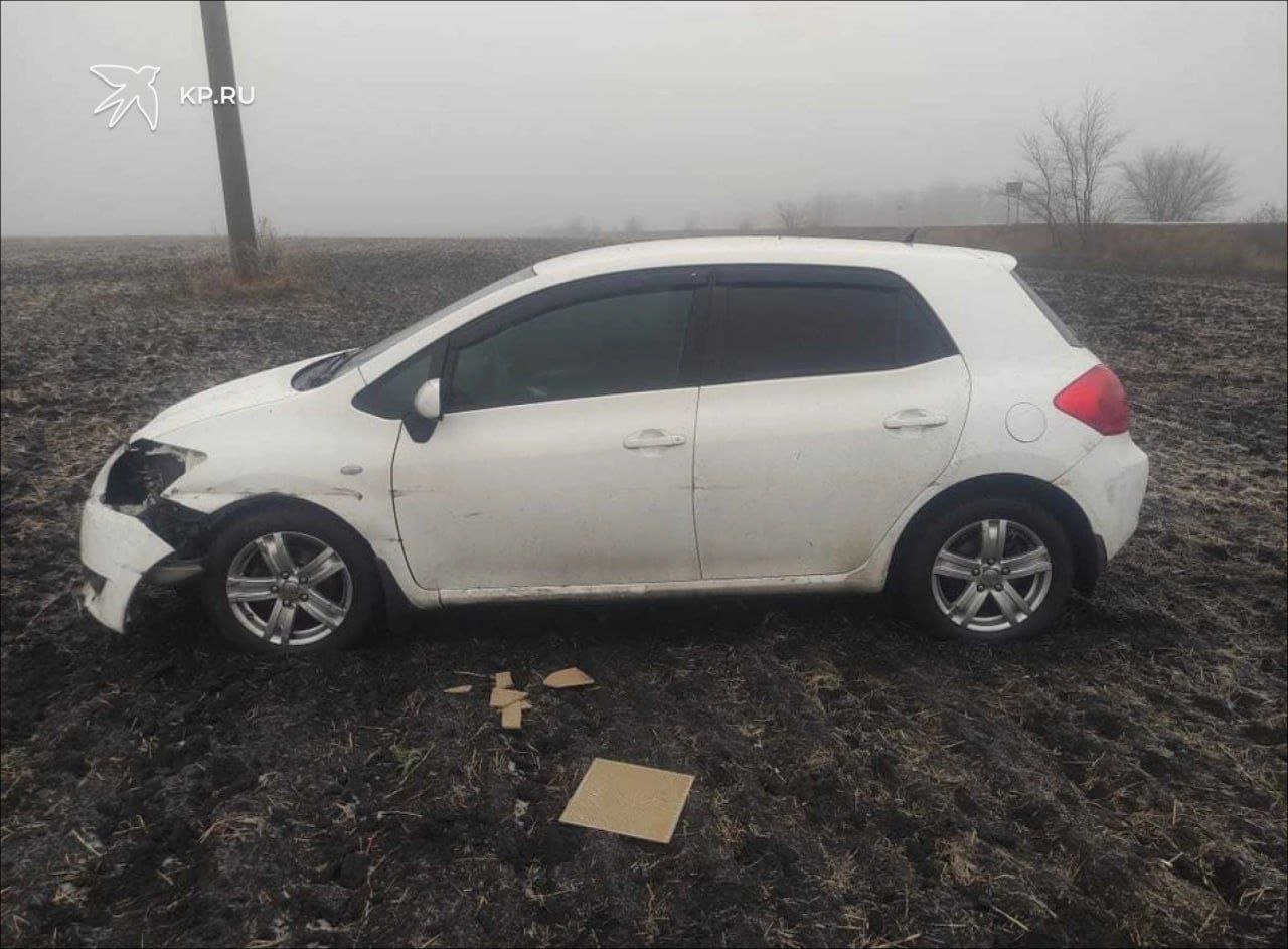 В Воронежской области женщина на «Тойоте» вылетела в кювет  Авария произошла 11 декабря в 7:00 в Каширском районе на 36 километре автодороги «Воронеж-Нововоронеж». Подробности рассказали в ГУ МВД по региону.  По предварительным данным, 38-летняя жительница Нововоронежа на «Тойота Ярис» не справилась с управлением, и машина вылетела в кювет. В результате водитель получила телесные повреждения.  По данному факту полицейские проводят проверку, устанавливают обстоятельства и причины произошедшего.