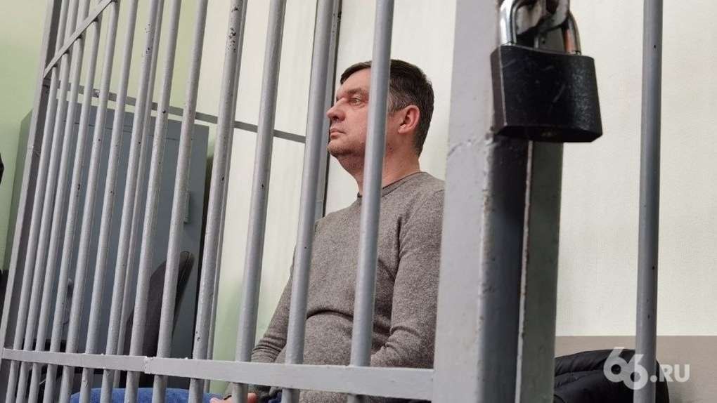 12 лет колонии грозит бывшему главе Гортранса Прокуратура утвердила обвинительное заключение в отношении гендиректора ЕМУП Гортранс Сергея Нугаева Его обвиняют в получении взятки в крупном размере По версии следствия предприятие накопило долгов перед подрядчиком на 17 млн рублей Нугаев предложил частично погасить задолженность за вознаграждение в 160 тыс рублей Сам Нугаев вину не признает дело передают в Ленинский районный суд Статья предусматривает до 12 лет лишения свободы сообщили в пресс службе прокуратуры   Новости из Екатеринбурга