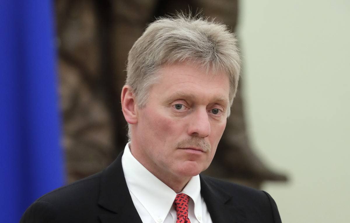Песков: подготовка к встречам, цены на нефть и ситуация на Украине Дмитрий Песков рассказал о подготовке Путина к серии международных встреч и переговоров в ближайшие дни, а также о приёме в Кремле в честь 80-летия Победы. Он отметил, что Россия следит за ценами на нефть и считает экстремальные значения пагубными для экономики. Песков также подчеркнул, что Киев стремится к продолжению конфликта, нанося удары по гражданским объектам, и заявил об эффективности российской ПВО и продолжении контактов с США по Украине. Во вторник Путин проведёт телефонные переговоры и встретится с главой "Деловой России" Алексеем Репиком.