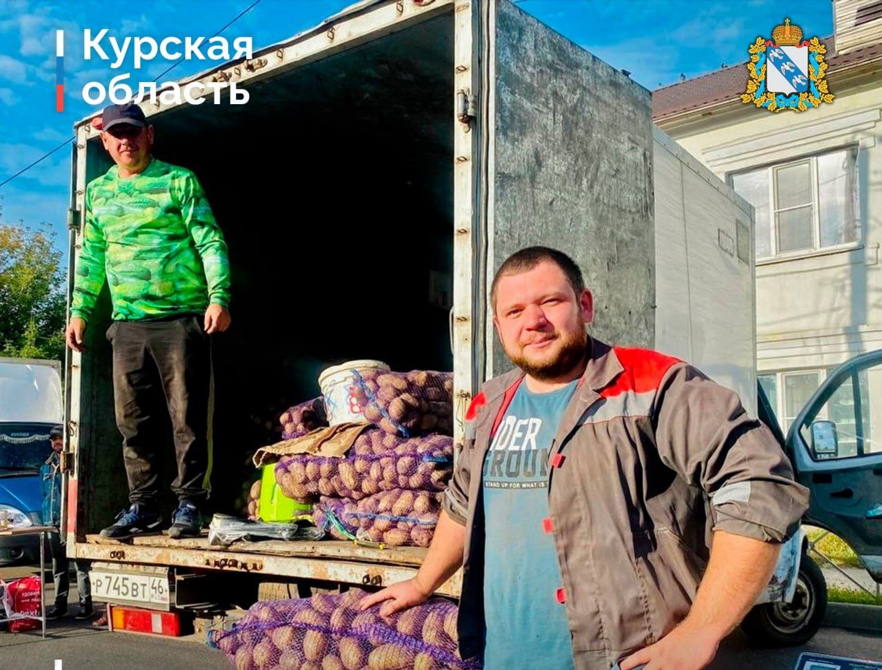В Курске определились с датой сельхозярмарки Традиционная ежегодная сельскохозяйственная ярмарка Осень состоится в областном центре 20 сентября Как сообщили в правительстве региона торговые площадки будут организованы в пяти местах на Центральном и Васильевском рынках на проспекте Хрущева и улице Литовской а также в торгово ярмарочном комплексе Волокно В целях обеспечения безопасности участников и посетителей ярмарку не будут проводить на улицах Рокоссовского и Станционной у кинотеатра Родина Участие в мероприятии для сельхозпроизводителей предприятий потребительской кооперации фермеров и владельцев личных подсобных хозяйств является бесплатным Вся продукция животного происхождения обязательно пройдет ветеринарно санитарную экспертизу и необходимые лабораторные исследования Фото правительство Курской область