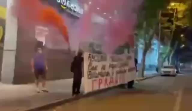 Инцидент с петардами у гостиницы российских фехтовальщиков в Тбилиси