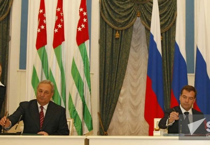 17 ЛЕТ НАЗАД 17 сентября 2008 г в Москве был подписан Договор о дружбе сотрудничестве и взаимопомощи между Российской Федерацией и Республикой Абхазия Подписаться на АМРА life