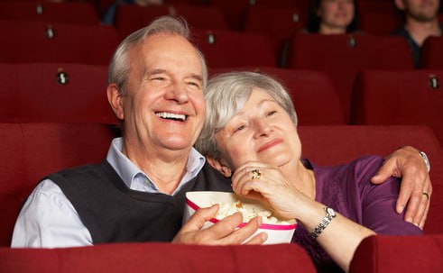 Парам прожившим в браке много лет предложили выдавать бесплатные билеты в театр Мы обратились в Минкультуры с тем чтобы они поддержали наши семьи которые прожили в браке много лет и предоставляли им бесплатные билеты в театр кино и другие культурные объекты Сейчас мы ждем реакции на это предложение от наших коллег заявила зампредседателя госдумы Анна Кузнецова Хочешь так Женись Подписывайтесь 73online Присылайте новости Мы в MAX