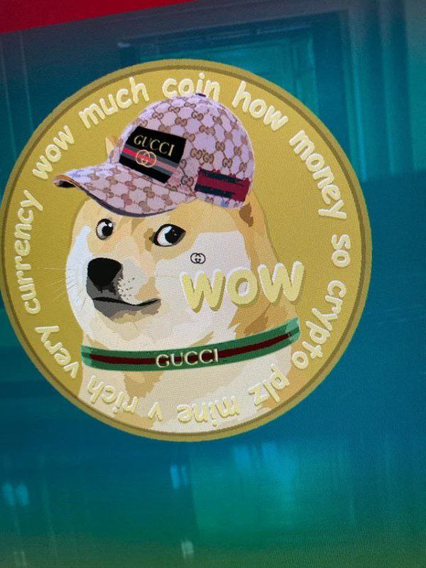 Бренд Gucci начал принимать платежи в криптовалютах включая Bitcoin Ethereum Dogecoin и Shiba Inu в ряде своих магазинов в США шаг знаменующий окончательный переход цифровых активов в мейнстрим розничной торговли направлен на привлечение технологически продвинутых клиентов и улучшение их покупательского опыта предлагая им более разнообразные и современные варианты оплаты пишут американские профильные издания Криптозима Только не в Милане BankingTruth