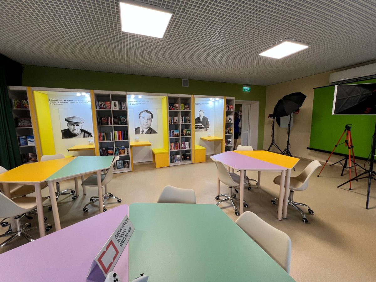 Центральную библиотеку открыли в поселке Воскресенское после модернизации В здании расширили читальный зал и Центр правовой информации оборудовали доступ для маломобильных граждан Библиотека получила современное мультимедийное оборудование VR шлемы видеостену акустическую систему и более 4000 новых книг На модернизацию направлено около 15 миллионов рублей из федерального бюджета Нижегородская Стрелка Z Подпишись