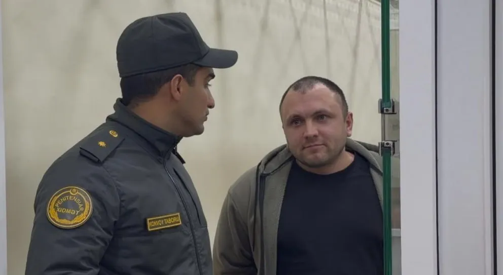 Суд в Азербайджане приговорил гражданина России Александра Вайсеро к четырём годам лишения свободы по делу о легализации денежных средств полученных преступным путём По данным местных СМИ речь идёт о сумме в 727 024 40 маната по текущему курсу это примерно 32 1 млн рублей Следствие утверждает что Вайсеро действовал в составе группы по предварительному сговору и участвовал в легализации крупных средств полученных через незаконные букмекерские лотерейные и другие азартные интернет ресурсы работавшие за пределами Азербайджана По версии обвинения чтобы скрыть происхождение денег они переводились частями на банковские карты оформленные на разных лиц Сообщается что Вайсеро был задержан в марте этого года сотрудниками Главного управления по борьбе с киберпреступностью МВД Азербайджана после чего его привлекли к следствию Вайсеро оказался среди восьми россиян задержанных в Азербайджане на фоне резкого обострения отношений между Москвой и Баку летом 2025 года Тогда после сообщений российских следственных органов о пресечении деятельности группировки причастной к ряду убийств в Екатеринбурге в начале 2000 х в Азербайджане были задержаны российские журналисты Игорь Картавых и Евгений Белоусов а также несколько других граждан России среди которых назывался и Александр Вайсеро Читай в Max Читай в Telegram Смотри на RUTUBE