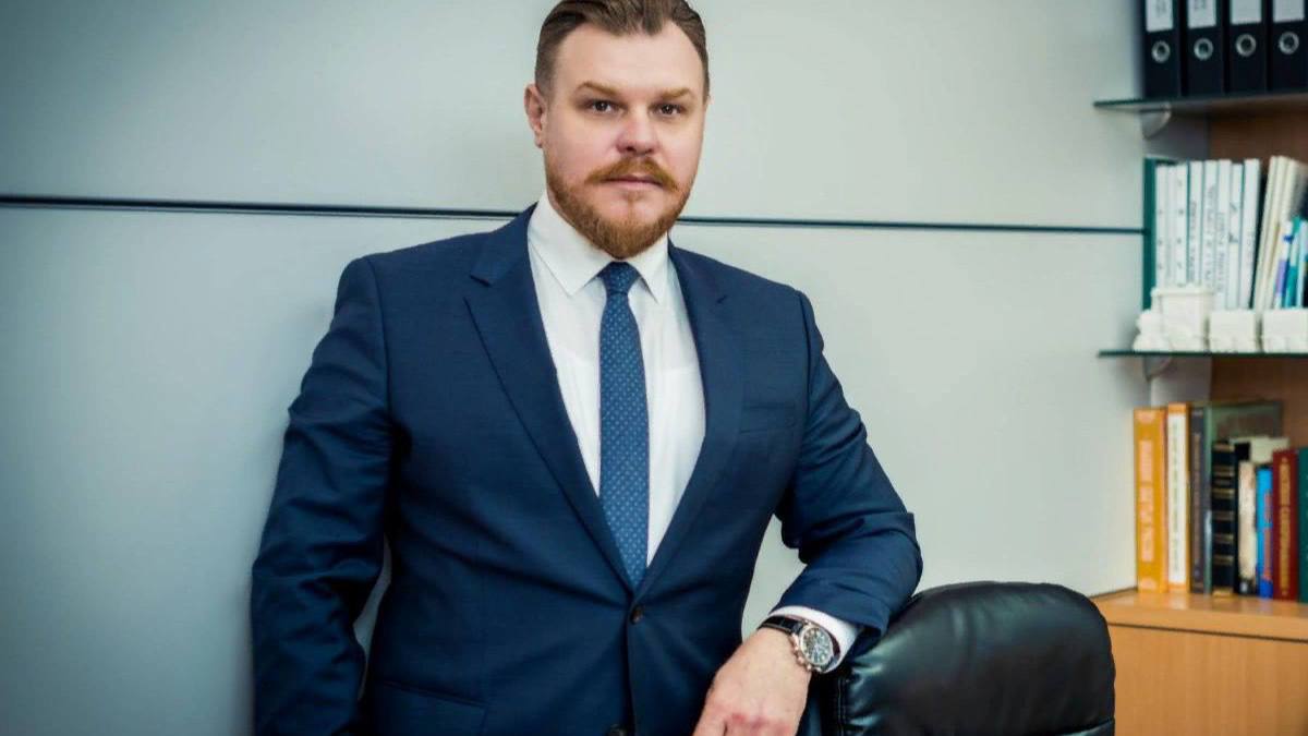 Ростов остался без главного дорожника - в отставку подал замглавы администрации по дорогам и транспорту Дмитрий Симков. Пока его обязанности будет выполнять глава департамента автодорог Денис Водопьянов, сообщили в мэрии. Предложи нам новость