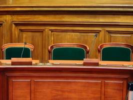 В Краснодаре краевая квалификационная коллегия судей приняла решение о прекращении полномочий председателя Советского районного суда города Романа Колониченкова Об этом информирует объединенная пресс служба судов Краснодарского края Фамилия господина Колониченкова была упомянута в ходе судебного разбирательства об изъятии активов экс главы Совета судей России Виктора Момотова которое состоялось 2 недели назад Вторым ответчиком в этом деле выступал отельер Андрей Марченко владелец крупной сети гостиниц Marton Кубанские Новости   Мы в MAX