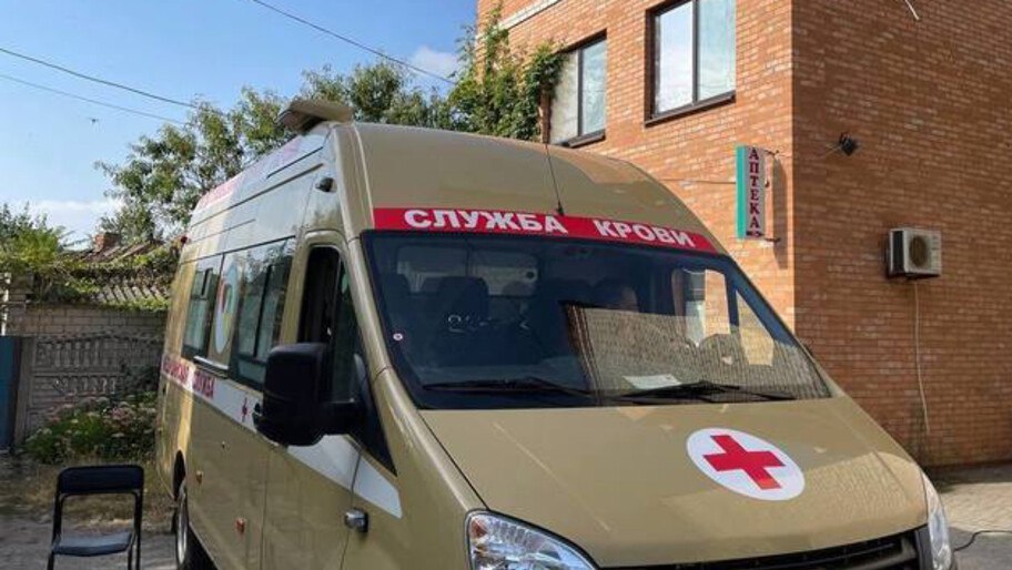 Ставропольский край передал донорскую кровь в Херсонскую область Ставропольская краевая станция переливания крови передала донорскую кровь и 37 литров компонентов в Геническую центральную районную больницу Выполнение заявки было бы невозможно без активной жизненной позиции и добрых сердец наших доноров которые откликнулись на призыв о помощи несмотря на период отпусков отметили в краевой станции переливания крови