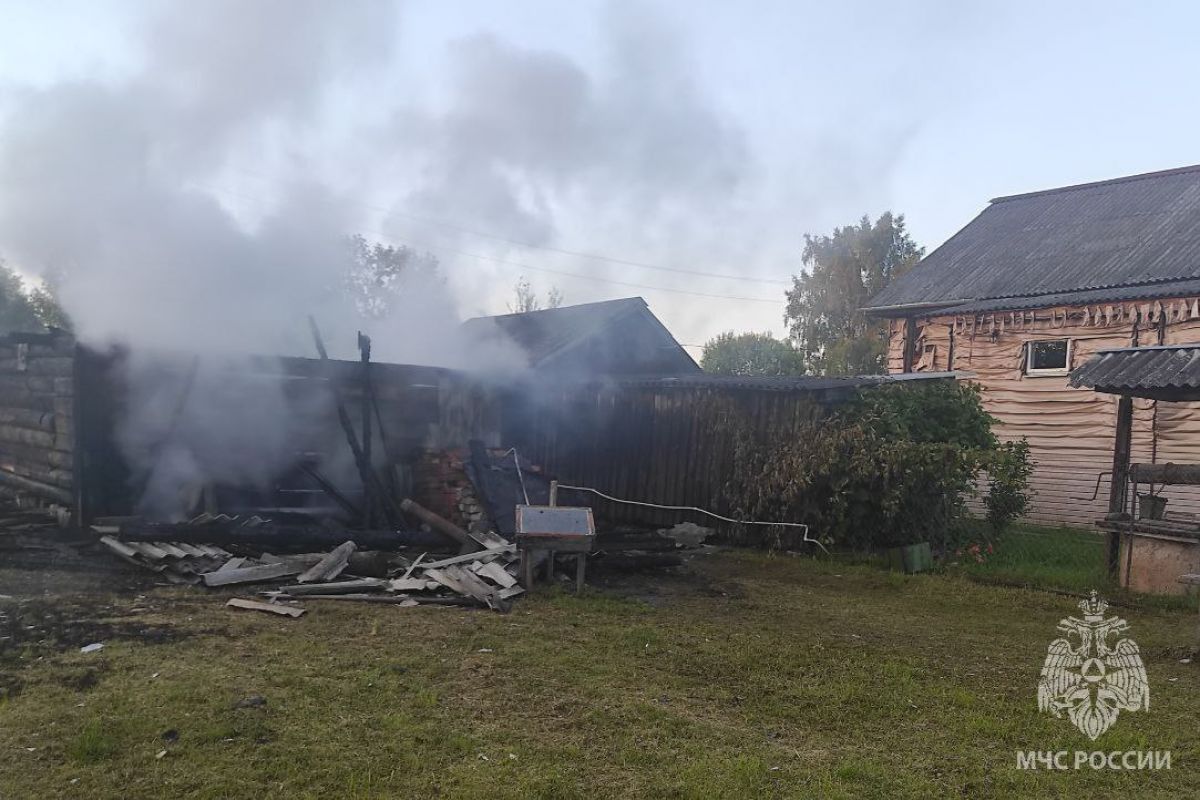 В Ивановской области сгорел гараж с автомобилем Оплавилась и стена дома на площади в 20 квадратов. Предварительная причина возгорания - несоблюдение техники безопасности при проведении сварочных работ. ↗ Прислать новость Подписаться