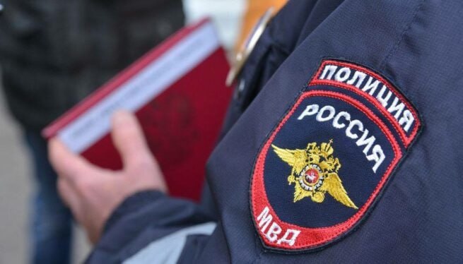 Семейный бизнес в Туапсе пару будут судить за организацию проституции Супруги 48 и 49 лет решили подзаработать но выбрали совершенно противозаконный путь Пара подошла к делу с настоящей бизнес хваткой разделив обязанности Муж выступал в роли рекрутера и администратора искал девушек договаривался с клиентами обеспечивал работницам жилье и собирал деньги Жена была диспетчером и логистом отвечала на звонки от желающих воспользоваться услугами и организовывала для девушек транспорт Их предпринимательская идиллия закончилась визитом правоохранителей Теперь обоим грозит серьёзное наказание до пяти лет лишения свободы по статье об организации проституции Kuban Libre Подписаться