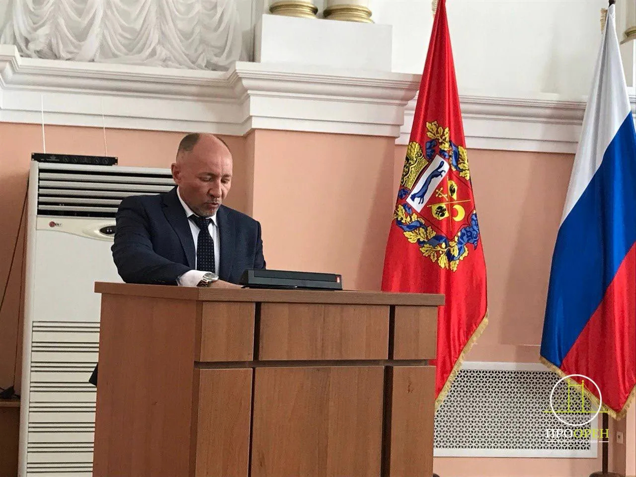 Слух Вячеслав Объедков может покинуть должность замглавы Оренбурга Про Политику Появилась информация что Вячеслав Объедков который занимает должность первого заместителя главы Оренбурга может покинуть свою должность Об этом нам сообщили собственные неофициальные источники По данным собеседников сегодня 18 мая может стать последним рабочим днем Объедкова Мы запросили официальный комментарий в пресс службе мэрии Нашей редакции ответили что чиновник находится на своем рабочем месте а информации об увольнении нет Напомним Вячеслав Объедков пришел в администрацию весной 2024 года после увольнения Алексея Кудинова где он работает сейчас читать тут Когда Сергей Салмин ушел на СВО остался в городе за главного пока не сменился мэр Оренбурга Сайт Telegram VK Max 16 oren4oren
