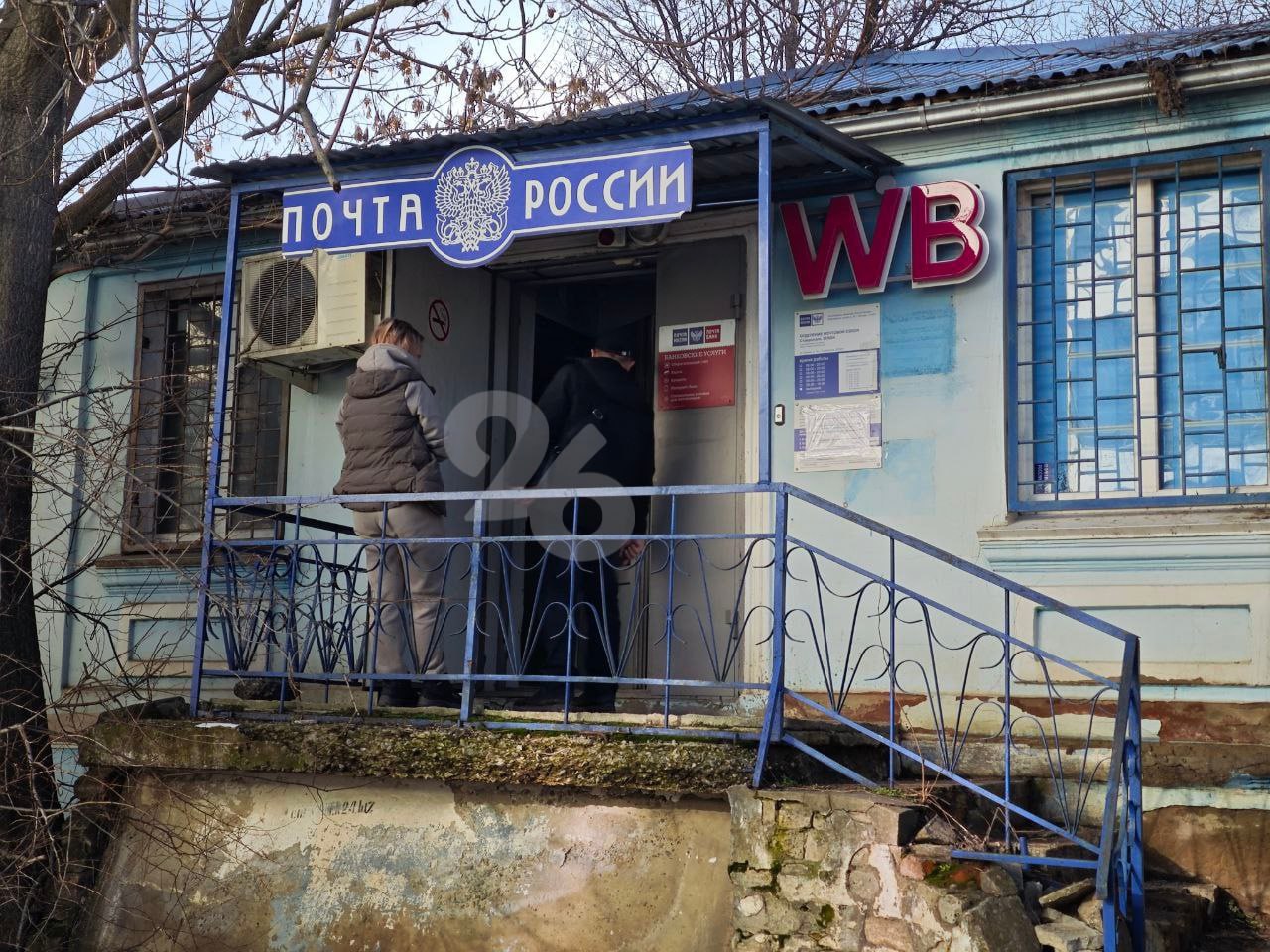 Поджигатель почтового отделения в Ставрополе ответит за покушение на совершение теракта  Возгорание здания почты произошло на улице Кирина 28 января. Правоохранители выяснили, что за поджогом стоит 20-летний ставропольчанин. В одном из мессенджеров парень вступил в сговор с неизвестным, который предложил за деньги совершить преступление для дестабилизации работы власти.   Возбуждено уголовное дело. Фигурант заключён под стражу. Краевая полиция призывает не соглашаться на сомнительные подработки. Действия для устрашения населения влекут за собой лишение свободы вплоть до пожизненного.