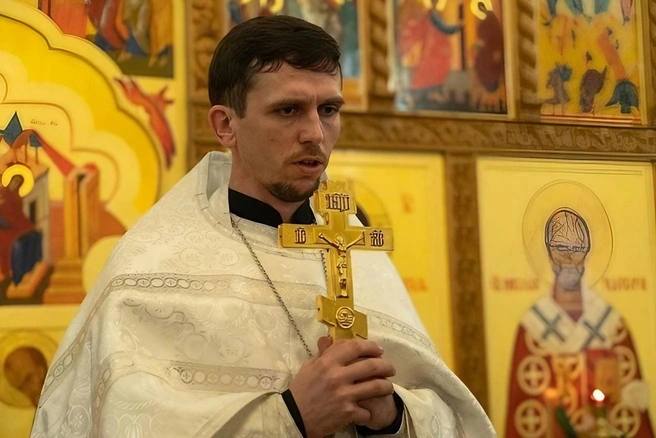 Омский священник, которого обвиняли в педофилии, отправится в колонию на 9 лет Суд вынес приговор священнику из русской православной церкви Николаю Бабуре. Он обвиняется в развращении 12-летнего мальчика. По данным следствия, священник приглашал к себе домой ребенка. Родители отпускали мальчика к нему на ночь, чтобы затем они вместе шли в церковь. Там он совершал развратные действия без применения насилия. Возбуждено уголовное дело. Как рассказали в пресс-службе областных судов, священник получил девять лет лишения свободы в исправительной колонии строго режима. Ему также нельзя будет работать в РПЦ и заниматься церковной деятельностью 15 лет. Фото: «Омское духовное семинария» ⏹