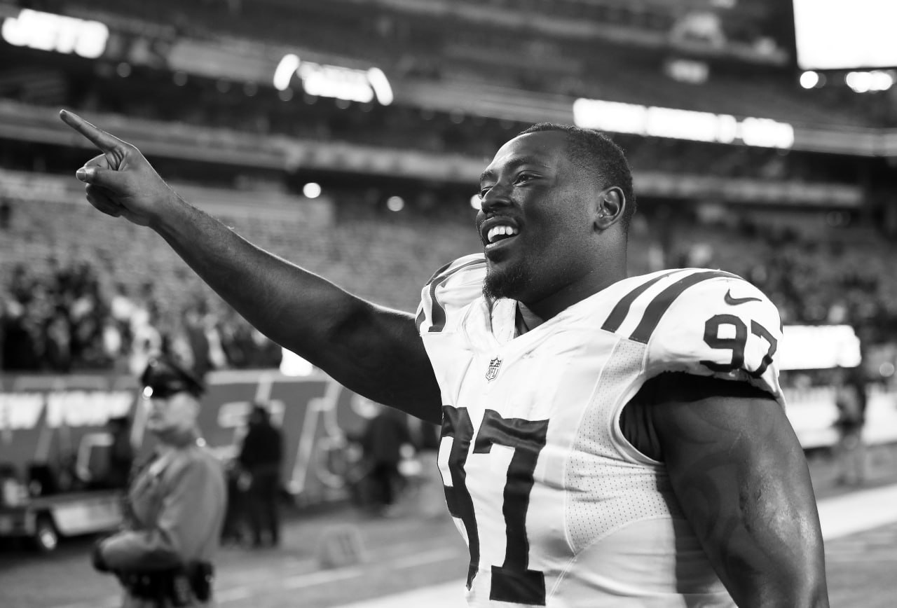 Бывший игрок клуба NFL Артур Джонс умер в возрасте 39 лет Об этом сообщила пресс служба команды Балтимор Рэйвенс вместе с которой он выиграл Супербоул в 2012 году Артур старший брат бывшего чемпиона UFC в тяжелом и полутяжелом весе Джона Джонса news matchtv Elsa Getty Images Sport Getty Images