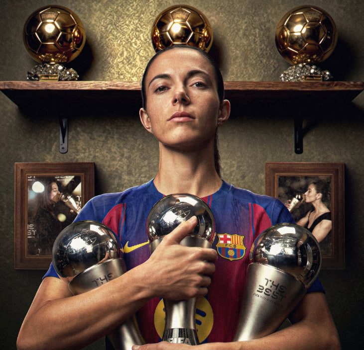 Айтана Бонмати в третий раз подряд признана лучшей футболисткой года по версии ФИФА В этом году испанка уже забрала в коллекцию свой третий Золотой мяч подтвердив статус абсолютной королевы женского футбола