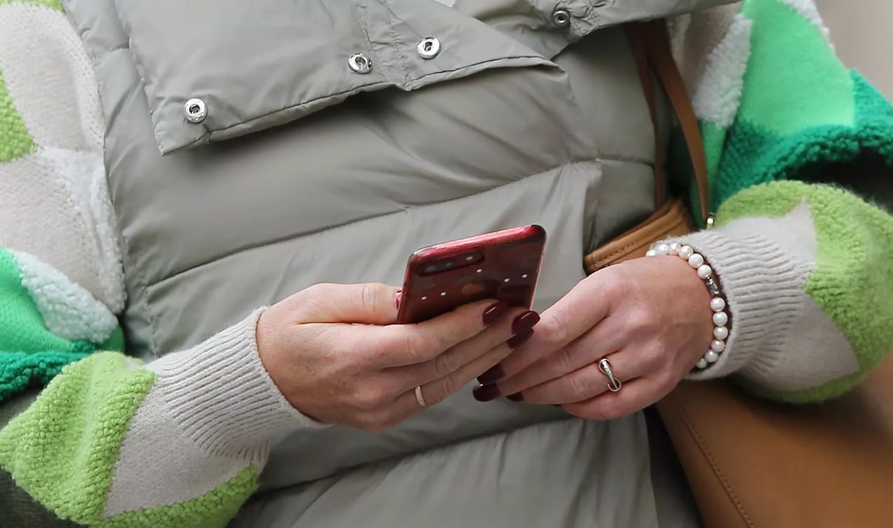 Почти каждый седьмой пост в российских социальных сетях где есть видео или фото в 2025 году был создан нейросетями рассказала заместитель директора по продуктам VisionLabs Татьяна Дешкина По прогнозам эксперта в текущем году этот показатель может как минимум удвоиться до 30 jkinvest news jkinvest