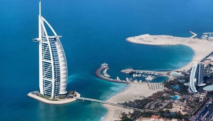 Знаменитый отель Burj Al Arab в Дубае закроется на 1 5 года Отель в форме паруса будет закрыт для проведения реставрации сообщили в гостиничной группе Jumeirah Подписывайтесь на BFM И в MAX