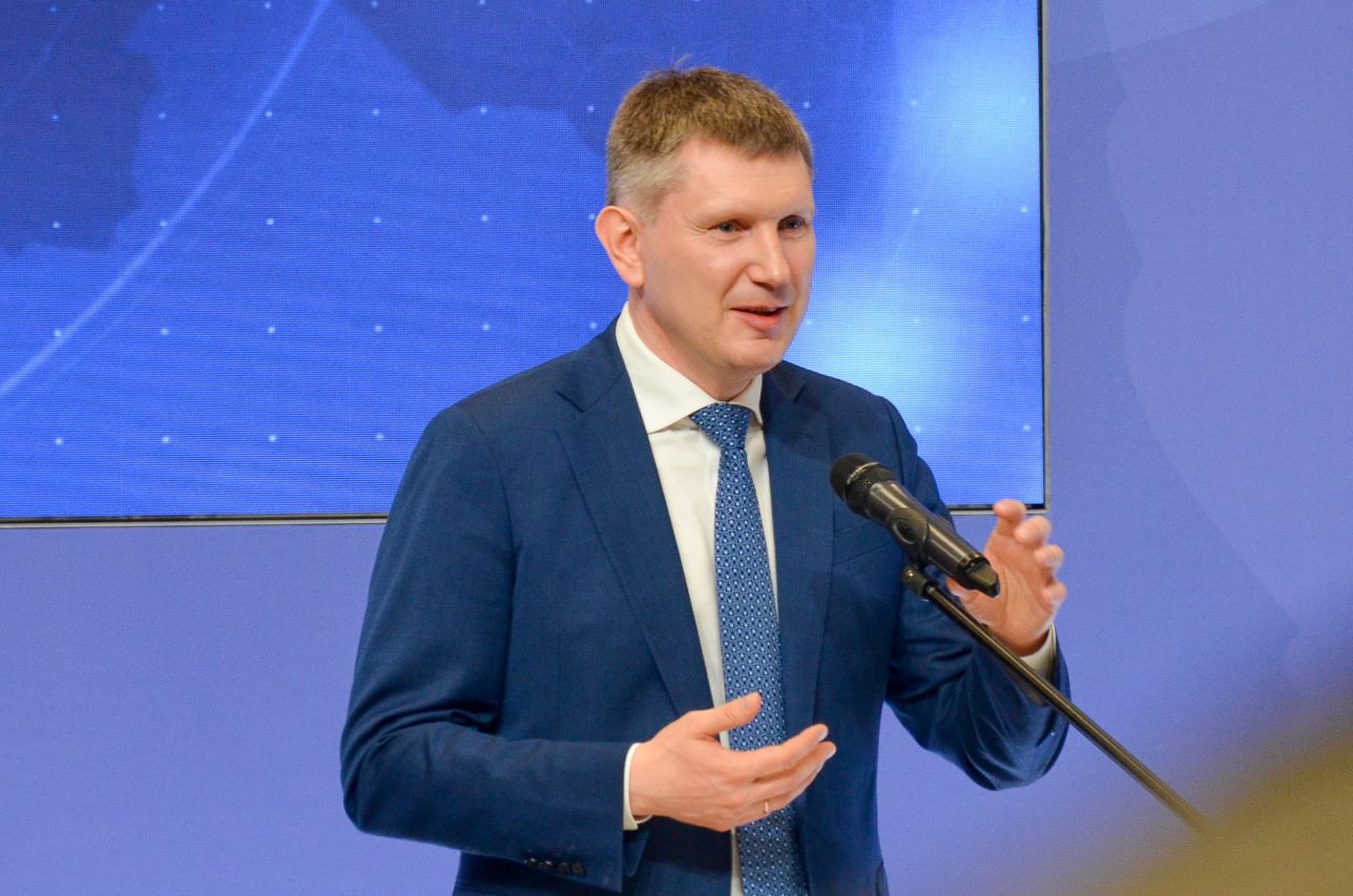 Решетников – бизнесу: «Защита внутреннего рынка не будет бесконечной, готовьтесь к конкуренции» МОСКВА, 14 апреля, ФедералПресс. Правительство России не может защищать внутренний рынок от импортной продукции бесконечно, поэтому бизнесу важно учиться конкурировать. Об этом глава Минэкономразвития РФ Максим Решетников заявил на всероссийском форуме по поддержке МСП «Мой бизнес». Подробнее