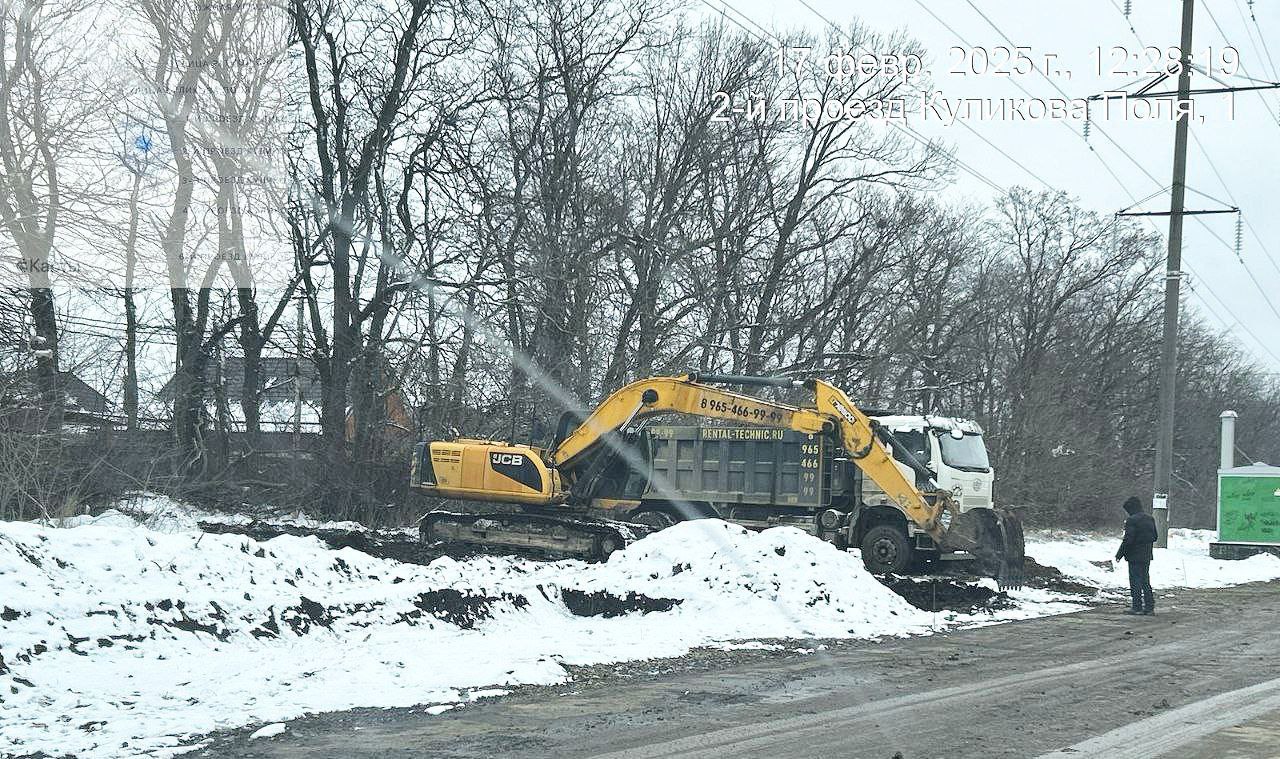 В рамках строительства автомобильной дороги по ул. Командорская выполняется обустройство технических съездов по проездам 1,2,4,5 и 6 Куликова Поля.   Кто-то из частного сектора радуется, кто-то горюет, но придётся принять, как должное. Поток автомобилей плавно распределиться. Самовольное закрытие и перекрытие проездов будет всегда заканчиваться открытием.   Для капитального ремонта дороги 3-й пр. Куликова Поля с учетом примыканий к ул. Командорской требуется оформление земельно-правовой документации, в том числе вырубка произрастающих многолетних зелёных насаждений  дубов  диаметром более 60 см, переустройство существующий детской площадки. Финансирование в текущий период на производство данных работ пока отсутствует.