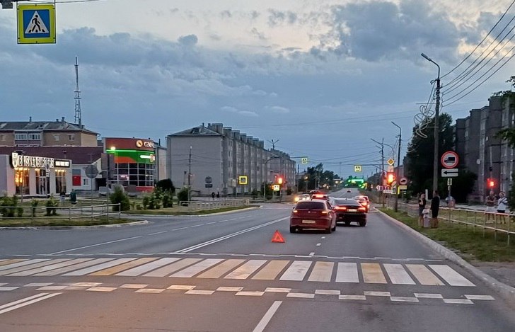 В Архангельской области в праздничные дни сотрудники ГИБДД увеличат плотность нарядов и проверят водителей на трезвость. В период с 8 по 11 мая 2025 года будут проведены профилактические мероприятия, на аварийно-опасных участках будет увеличено количество нарядов ДПС с целью выявления и своевременного исключения из транспортного потока водителей, находящихся в нетрезвом виде, а также пресечения иных нарушений ПДД и предотвращения ДТП с тяжким последствиями. Отметим, что в случае если ваши близкие или знакомые собираются сесть за руль транспортного средства, находясь в нетрезвом состоянии, необходимо принять меры, например, изъяв ключи от транспортного средства.