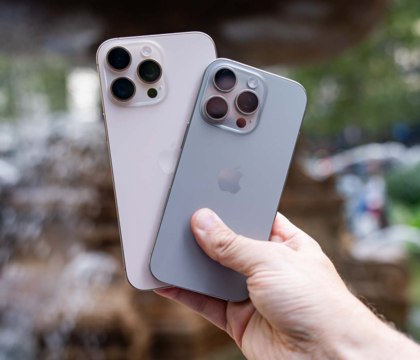 Сонни Диксон показал расцветки iPhone 17 Pro и 17 Pro Max — будет две новых Инсайдер Сонни Диксон опубликовал в социальной сети X все расцветки новых смартфонов серии iPhone 17, включая 17 Pro и 17 Pro Max. Помимо привычного черного, серебристого и серого грядущие «прошки» получат две новые расцветки: темно-синюю и оранжевую. Читать далее