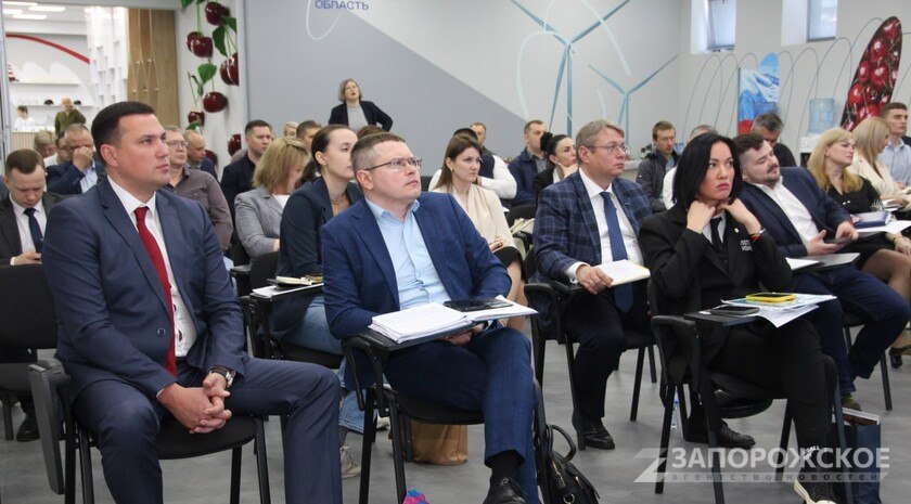 В Мелитополе провели стратегические сессии по развитию Запорожской области до 2040 года Стратегические сессии «Дни группы институтов развития ВЭБ.РФ и партнеров» прошли на площадке Туристско-информационного центра Запорожской области в Мелитополе, передает корреспондент Запорожского агентства новостей. На мероприятии спикеры ознакомили присутствующих с инструментами поддержки инвестиционных проектов группы ВЭБ.РФ и партнеров. Основными темами стратегических сессий стали презентации мер поддержки для промышленных предприятий, поддержки бизнеса и перспективы развития туризма в Запорожской области. Центральным событием стала презентация и обсуждение мастер-плана пространственного развития региона до 2040 года. Читать полностью , VK и ОК и читайте новости на нашем сайте