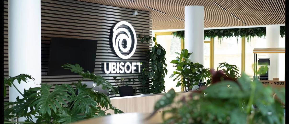 Game over   Трёх бывших руководителей Ubisoft приговорили к условному сроку:  • Томми Франсуа — 3 года условно и 30 000 € штрафа • Серж Аскоэ — 18 месяцев условно и 45 000 € штрафа • Гийом Патрукс — 12 месяцев условно и 10 000 € штрафа  Их обвинили в систематических домогательствах на рабочем месте: оскорбления, пошлости, сексистские шутки, неподобающие действия вроде рисования на сотрудницах, пускания газов в лицо, просмотра 18+ в офисе и принуждения к унизительным поступкам.  Epic Games Store