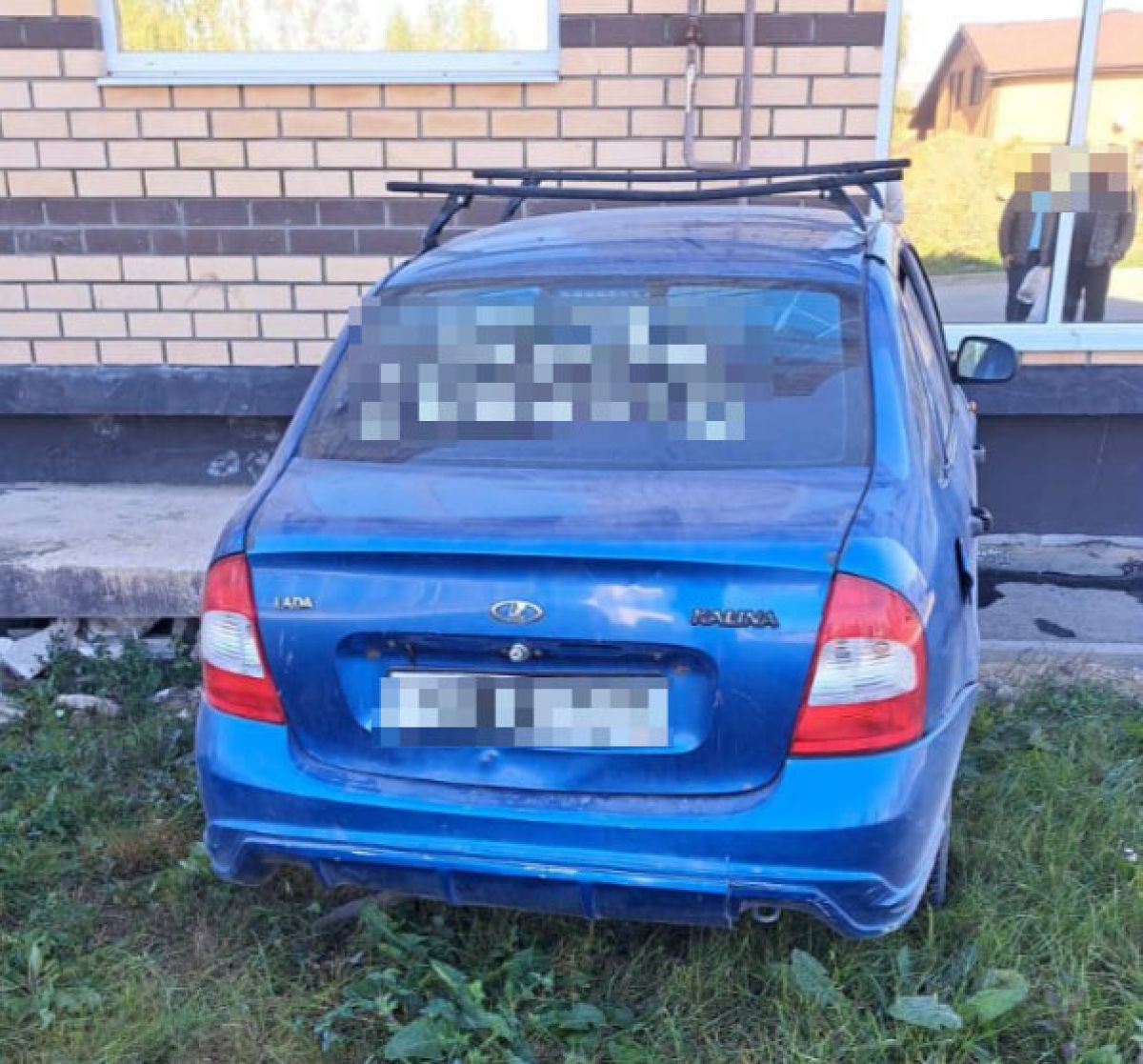 В тульском поселке Молодежный Lada влетела в дом     В тульском поселке Молодежный автомобиль въехал в дом утром 24 сентября. Кадры в редакцию «Тульских новостей» прислал читатель.  ↗  Прислать новость   Подписаться