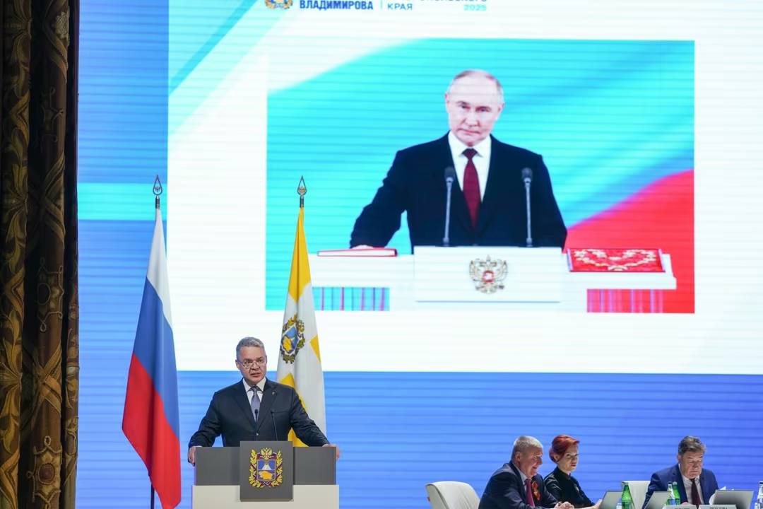 Губернатор Ставрополья: Край всегда будет надёжной опорой главы государства В ходе ежегодного Послания 22 мая губернатор Ставрополья Владимир Владимиров отметил, что прошедший год был насыщен важнейшими для края и всей страны событиями. Так, граждане России на выборах Президента выразили абсолютную поддержку Владимиру Путину. По словам главы края, такой результат – мощный символ сплочения народа вокруг Президента и его политики, символ единства людей ради России. «Наш Президент уже поставил новые задачи развития страны. Ставрополье всегда будет надёжной опорой главы государства. Ставропольцы с Президентом! За Россию! За Родину и за нашу Победу!», – сказал губернатор.