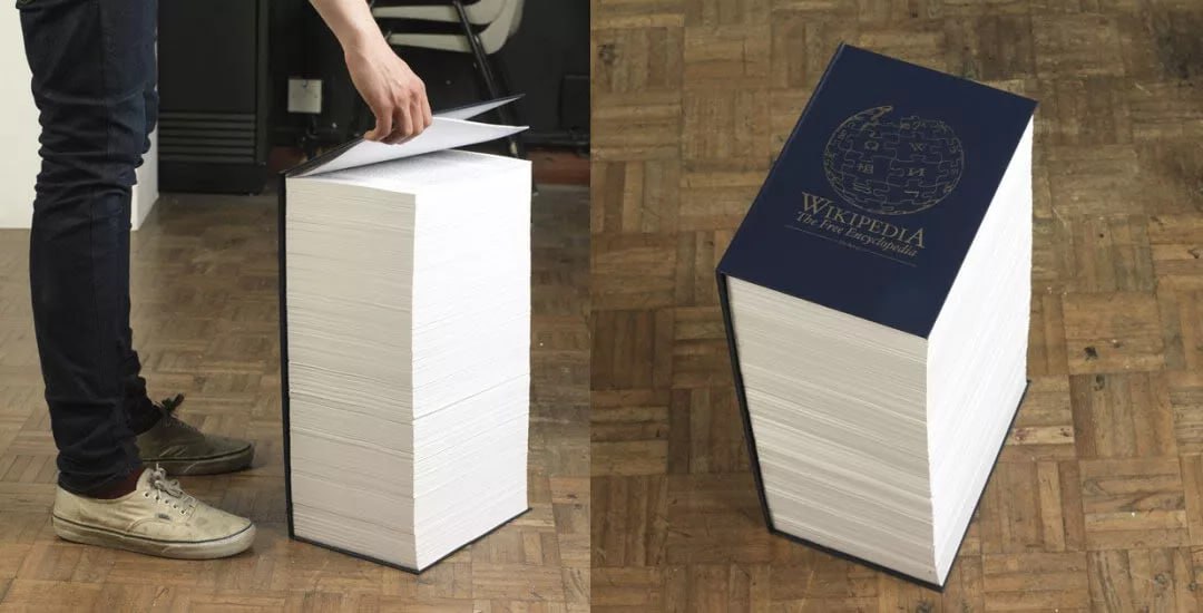 А помните была такая Wikipedia Так вот сегодня проект отмечает свое 25 летие подойдя к этой дате с 65 млн статей которые набирают по 15 млрд просмотров каждый месяц а ведь начиналась она всего со 100 страниц По этому случаю владелец благотворительный фонд Wikimedia Foundation выпустил серию роликов рассказывающих о восьми редакторах энциклопедии со всего мира а также цифровую капсулу времени с рассказами об интересных моментах истории сервиса Фанаты могут посмотреть трансляцию праздничной церемонии сегодня в 19 ч На фото Wikipedia распечатанная энтузиастом в 2011 году тогда эта книжечка включала 5000 страниц к сегодняшнему дню она уже наверняка превратилась в многотомник новости Сегодня о том каким будет завтра Подписаться