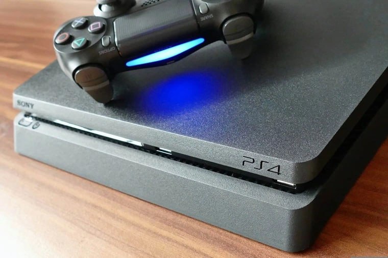Sony начинает сворачивать поддержку PlayStation 4 Разработчики не смогут использовать интеграцию с профилями и фильтры слов в новых проектах Что это значит Ограничения начнут действовать весной 2026 года Поддержка многопользовательских игр на PS4 станет сложнее Консоль выходит из экосистемы после 12 лет на рынке Среди вас есть кто всё ещё играет на ней Я вот продал её в этом году Заказать сборку ПК в InterPC Участвуй в розыгрыше клавиатуры Наши каналы Sоny Кoнсoли