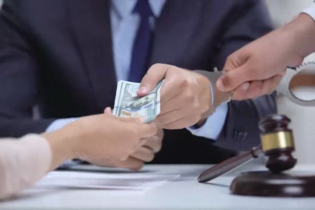 Главного юрисконсульта Единой службы заказчика задержали за взятку В Ташкентской области возбуждено уголовное дело в отношении главного юрисконсульта Государственного учреждения Единая служба заказчика English O zbek tilida Ўзбек тилида На русском iOS Android