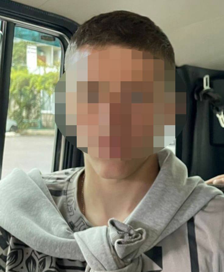 Житель Цхинвала подозревается в краже денег и ювелирных изделий из храма в Пригородном районе Полиция задержала 18 летнего жителя Цхинвала подозреваемого в краже денег и ювелирных изделий из храма в с Сунжа сообщили КрыльямTV в пресс службе МВД Северной Осетии По предварительным данным молодой человек украл из церковной лавки пожертвования а также кресты кольца и серебряные цепочки на 22 тыс рублей Кроме того фигурант подозревается в хищении техники из торговых центров и салона автомобиля в Пригородном районе В настоящее время он задержан Возбуждено уголовное дело по пунктам в б ч 2 ст 158 УК РФ кража КрыльяTV теперь в MAX Подписывайтесь чтобы не пропустить главное