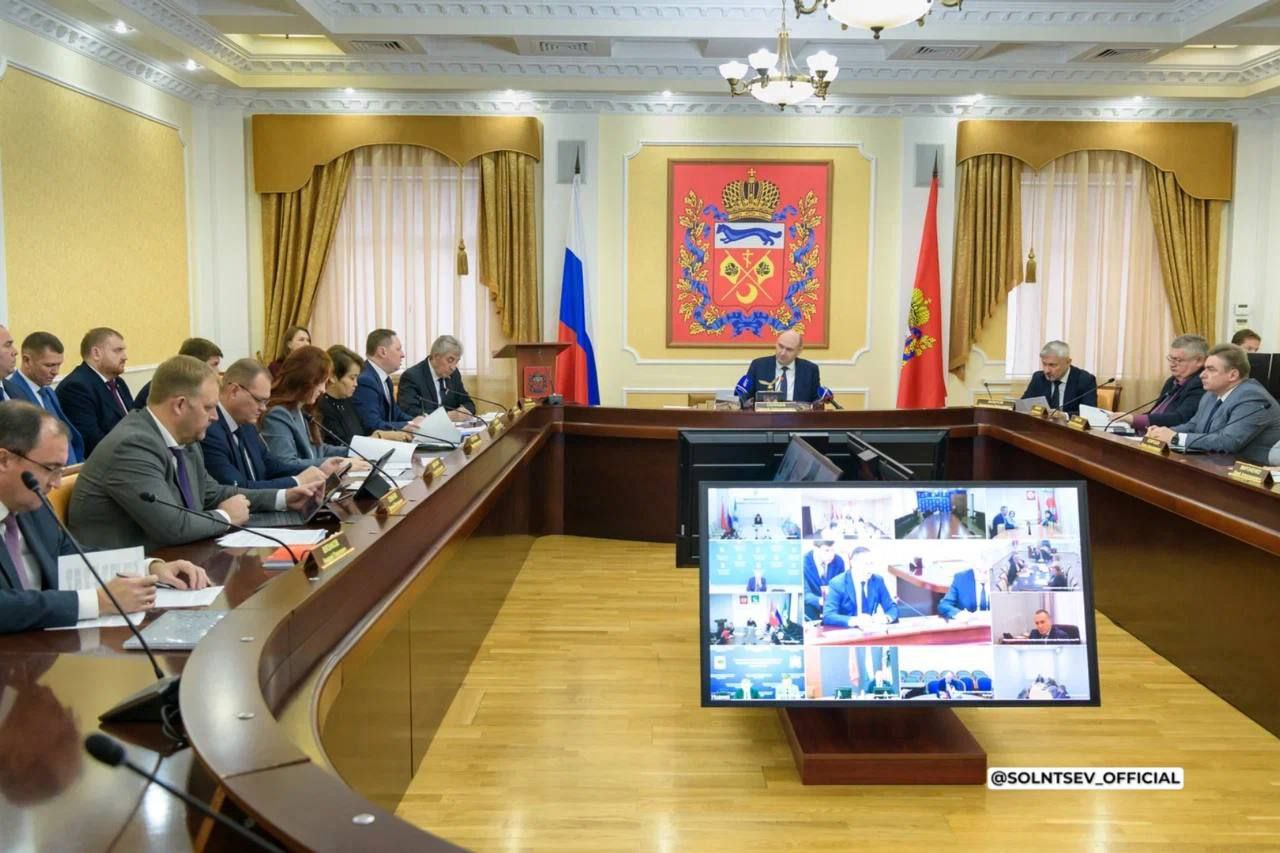 Евгений Солнцев окончательно сформировал правительство Оренбургской области О подписании соответствующего указа глава региона сообщил в своих соцсетях При этом Солнцев объявляет что сделал упор на местные кадры Состав нового правительства Оренбургской области смотрите на нашем сайте Подпишитесь на канал ЕАН Оренбург