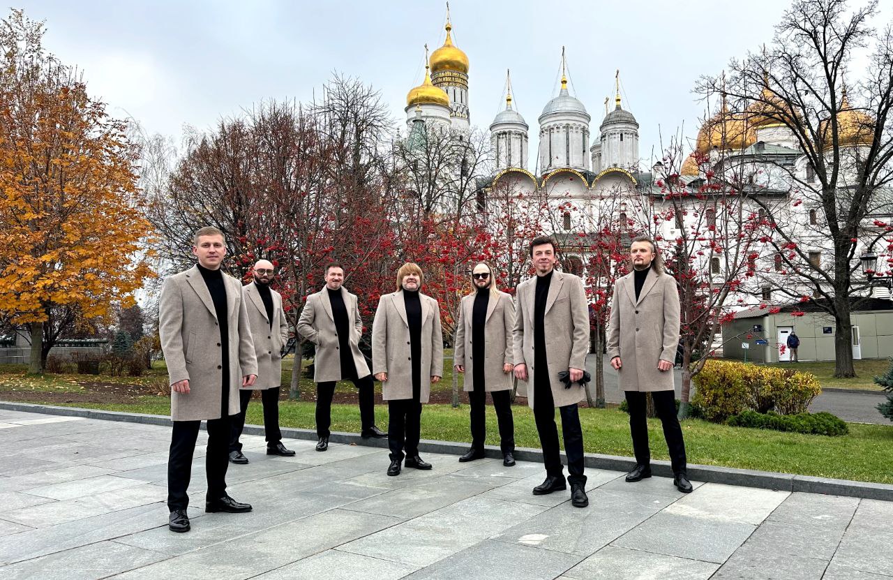 Сегодня государственный ансамбль Песняры выступает в Москве в государственном Кремлевском дворце на праздновании Дня рождения композитора Александры Николаевны Пахмутовой