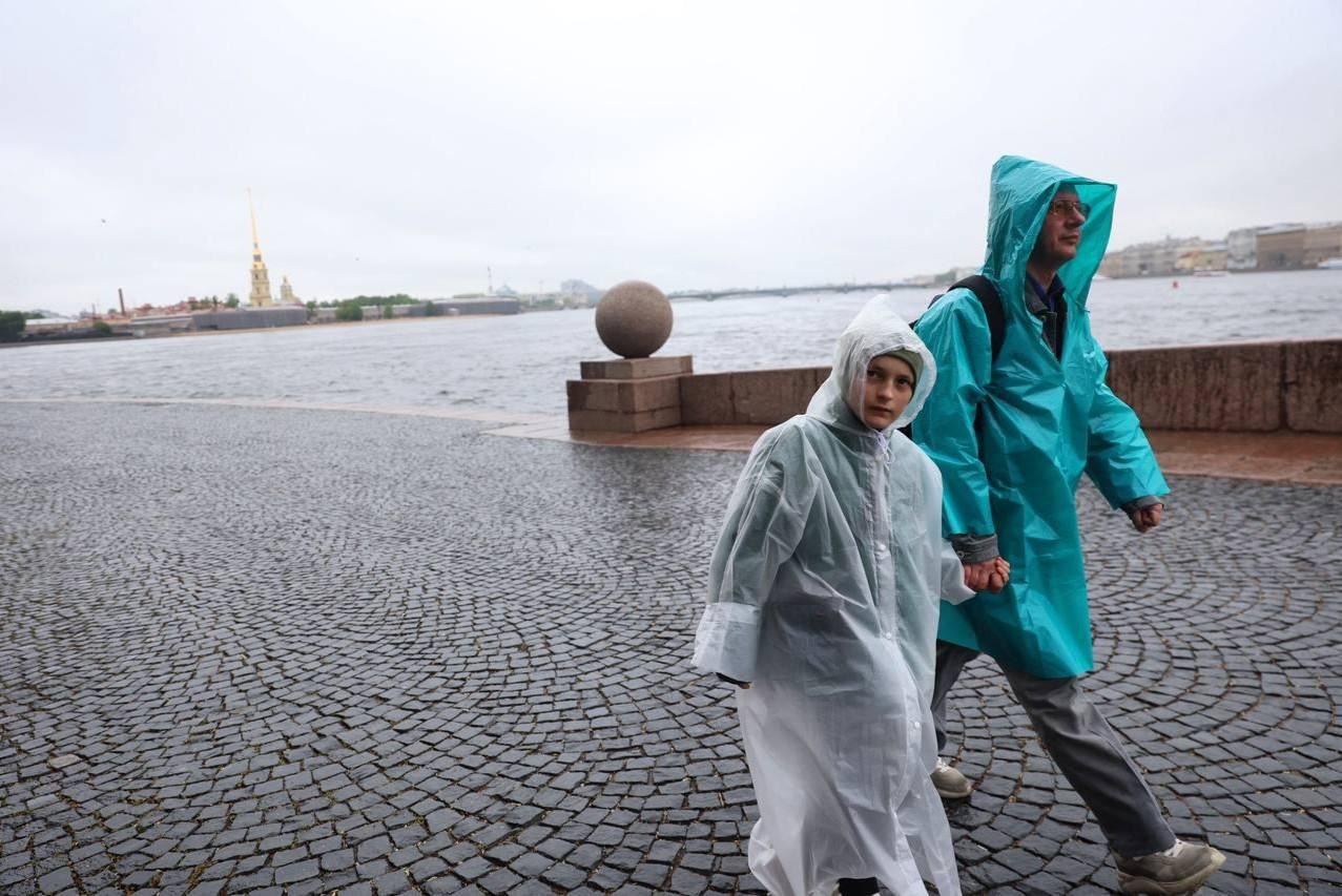 Ухудшение погоды ожидается в первый день лета в Петербурге — МЧС