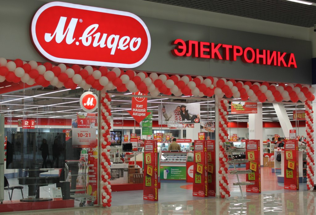 М.видео #MVID «М.Видео-Эльдорадо» обновила совет директоров Акционеры «М.Видео-Эльдорадо» утвердили обновленный состав совета директоров. В него вошли генеральный директор Феликс Либ и бывший коммерческий директор Олег Муравьев. Феликс Либ занял пост гендиректора в феврале 2025 года и в настоящее время курирует реализацию новой трехлетней стратегии развития компании. Олег Муравьев имеет большой опыт работы в представительствах ведущих брендов бытовой техники и электроники и глубокое знание рынка. Источник: mvideoeldorado.ru